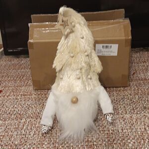 12" Snowy Gnome With Star‎ Embellished Hat Artificial Table Decor New In Box